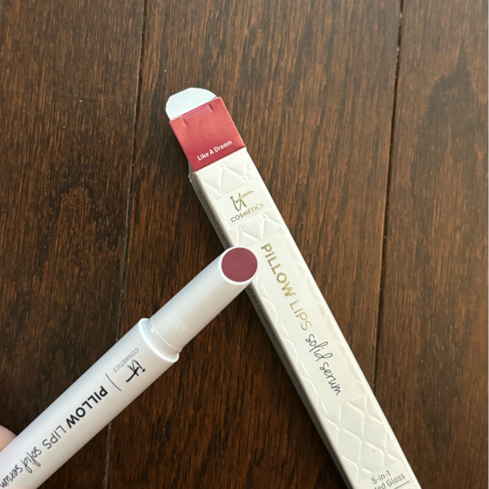 It Cosmetics Pillow Lips Serum Tinted Gloss in Like A Dream